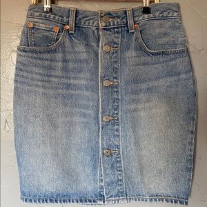 Button up jean Levi’s skirt